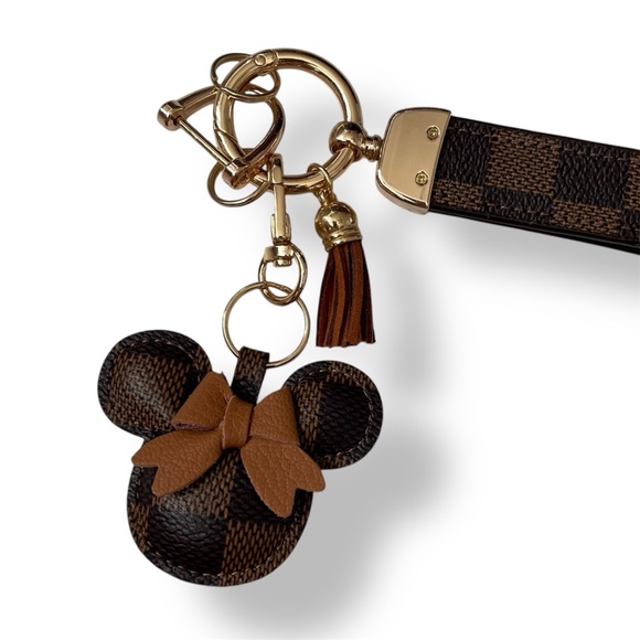 SOLD OUT! Mickey luxury keychain - Picture 2 of 3